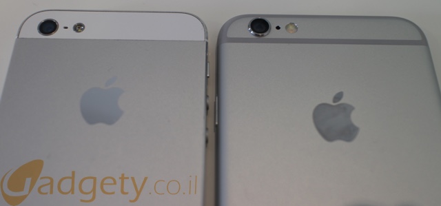 מימין לשמאל: אייפון 6 ואייפון 5