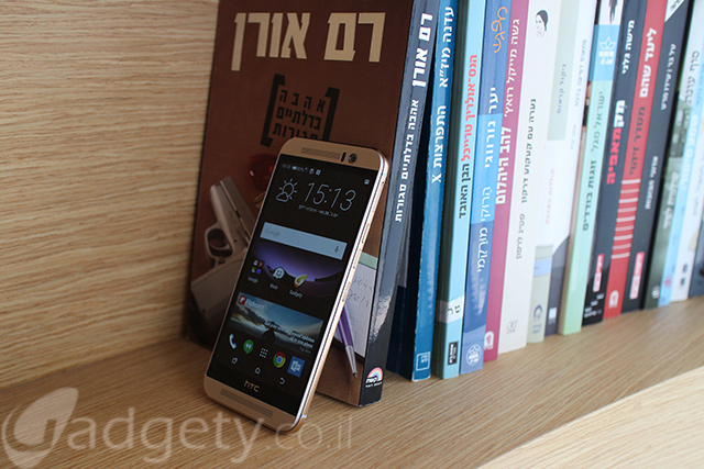 HTC-One-M9-books