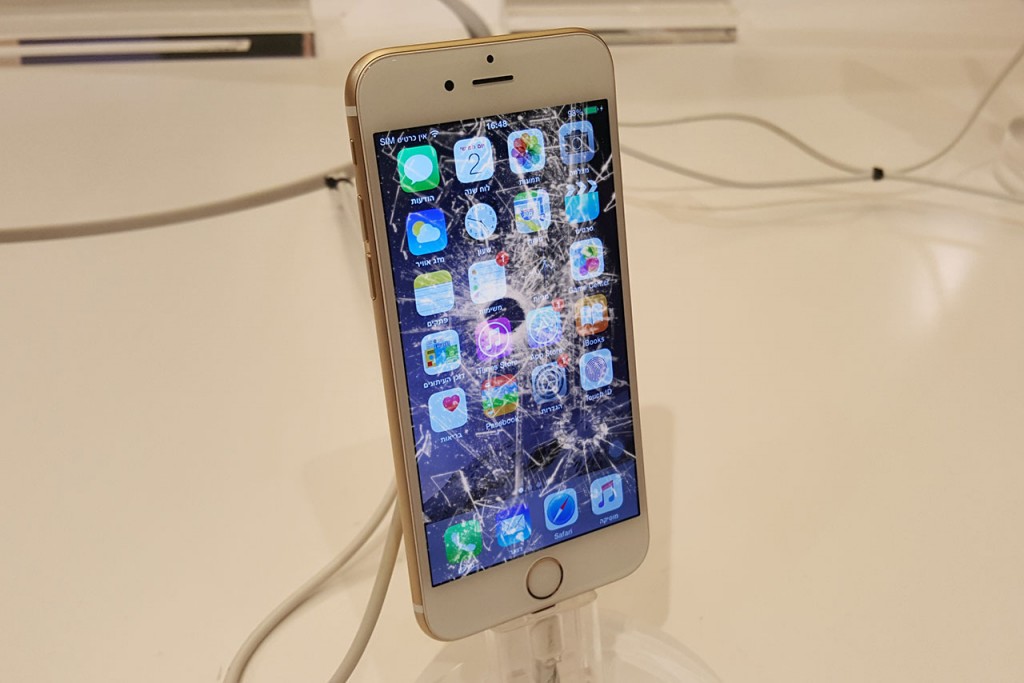 מסך iPhone 6S שבור (צילום ועיבוד: גאדג'טי)