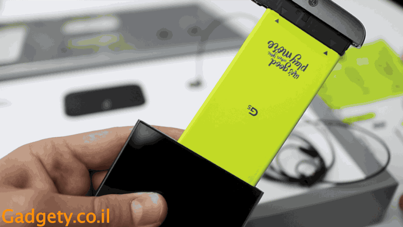 מגירת סוללה נשלפת ב-LG G5 (צילום ועיבוד: גאדג'טי)