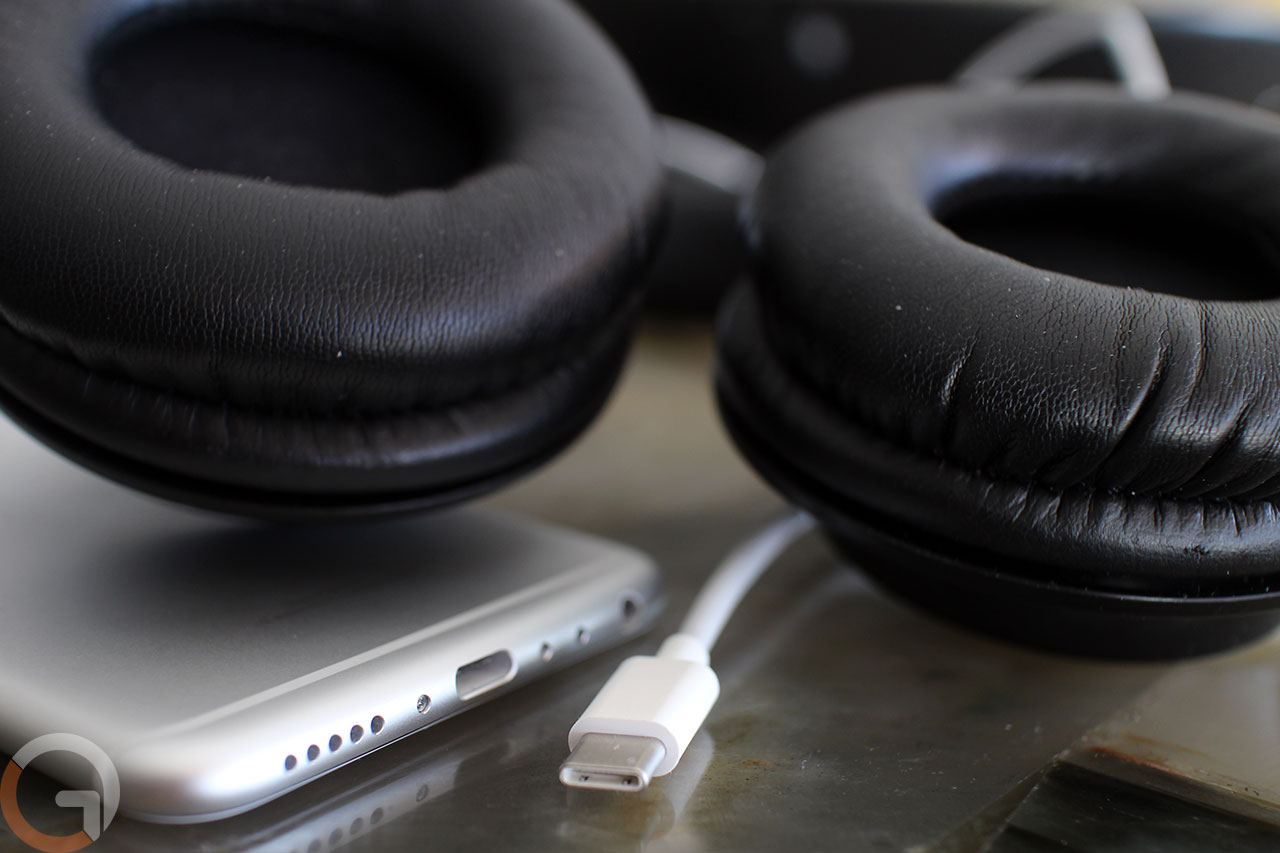 כבל USB Type-C עם אוזניות (צילום: גאדג'טי)