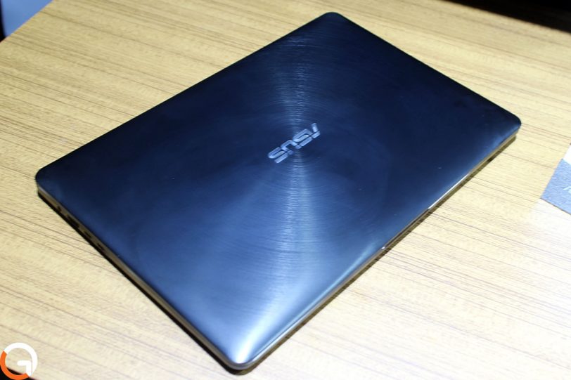מחשב ASUS Zenbook Pro דגם 2017 (צילום: רונן מנדזיצקי, גאדג'טי)