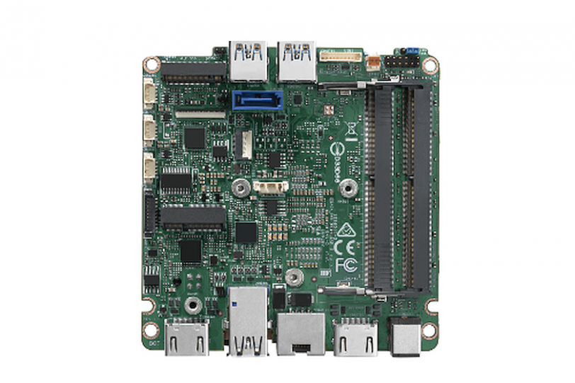לוח אם NUC7I3DNBE