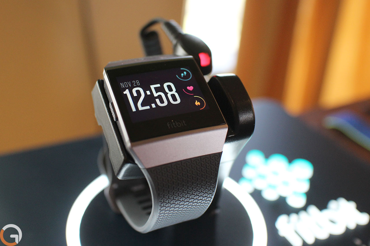 שעון חכם Fitbit Ionic (צילום: רונן מנדזיצקי, גאדג'טי)