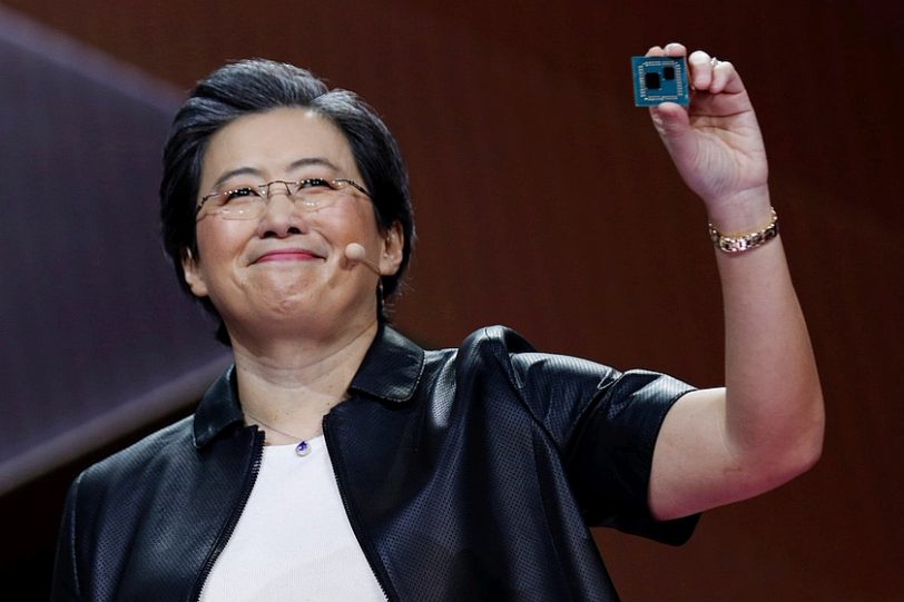 ד"ר Lisa Su, מנכ"לית AMD מציגה את מעבד ה-Zen 2 (מקור AMD)