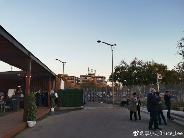 עדשה סטנדרטית (תמונה: Weibo)