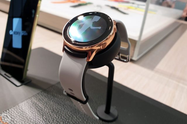 שעון ספורט Samsung Galaxy Watch Active (צילום: רונן מנדזיצקי)