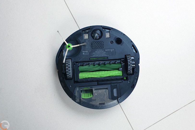 שואב אבק רובוטי +iRobot Roomba i7 (צילום: רונן מנדזיצקי, גאדג'טי)