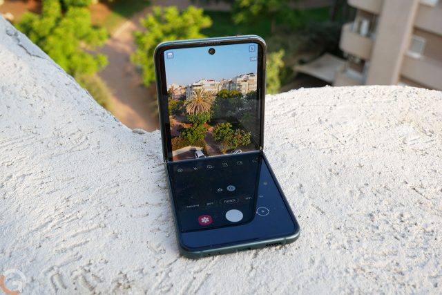 Galaxy Z Flip 3 (צילום: רונן, מנדזיצקי)