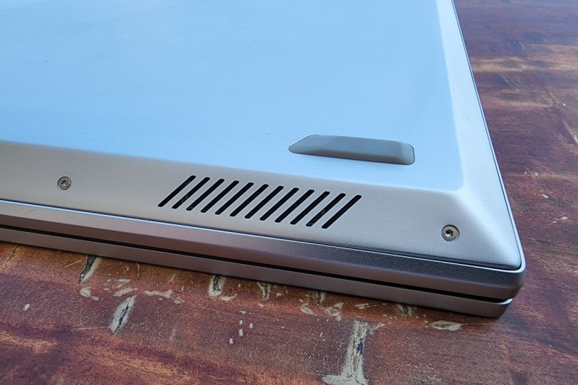 Vivobook Pro 16X OLED – תקריב רמקול (צילום: יאן לנגרמן, גאדג’טי)