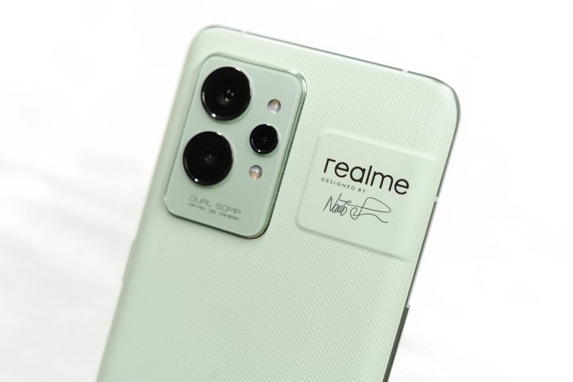 Realme GT 2 Pro (צילום: אופק ביטון, גאדג'טי)