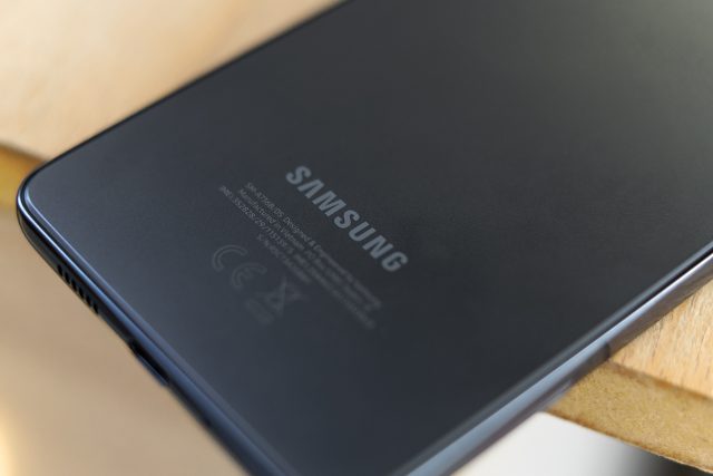 Samsung Galaxy A73 (צילום: אופק ביטון, גאדג'טי)