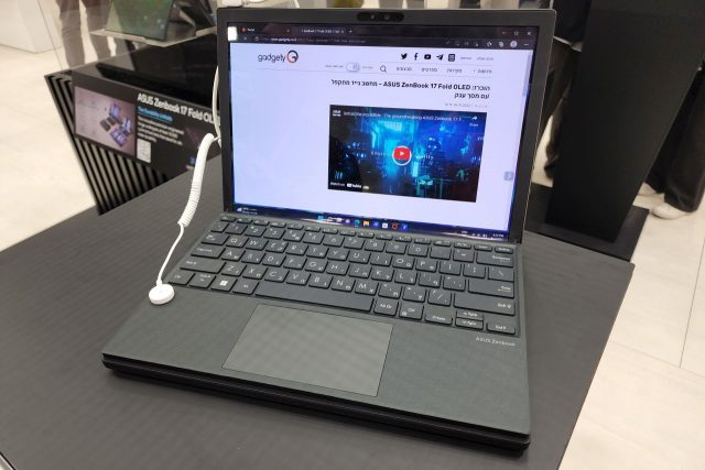 נייד ה-Zenbook 17 Fold OLED של אסוס (צילום: יאן לנגרמן, גאדג’טי)