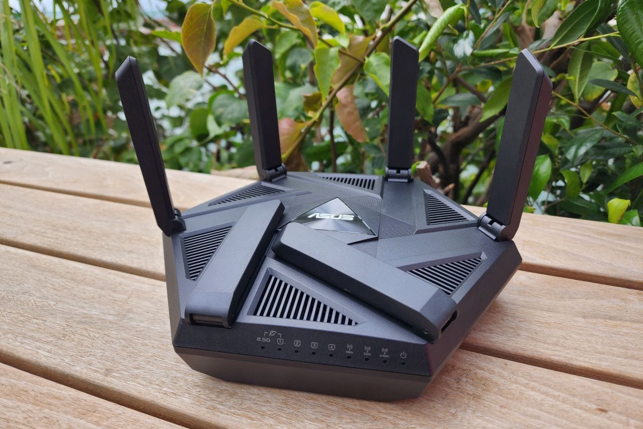 Masker gadget: Asus RT-AXE7800 – advanced and powerful WiFi 6E router