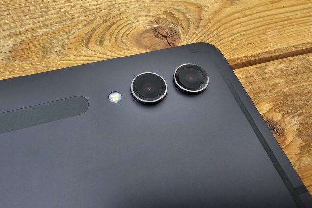 Tab S9 Ultra - תקריב מצלמות (צילום: יאן לנגרמן, גאדג’טי)