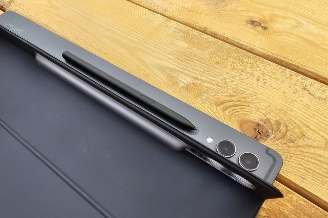 Tab S9 Ultra – כיסוי עט (צילום: יאן לנגרמן, גאדג’טי)