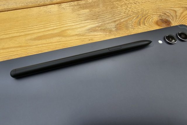 Tab S9 Ultra - נקודת החיבור לעט (צילום: יאן לנגרמן, גאדג’טי)
