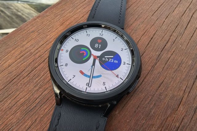 שעון Galaxy Watch 6 Classic (צילום: יאן לנגרמן, גאדג’טי)