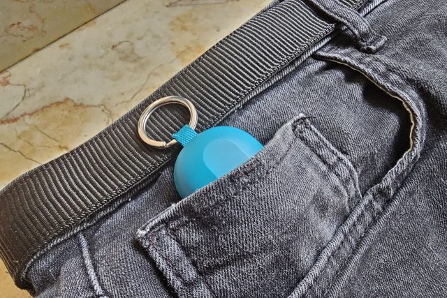 JBuds Mini - בכיס הקטן בג'ינס (צילום: יאן לנגרמן, גאדג’טי)