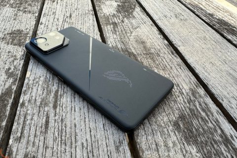 ROG Phone 8 Pro (צילום: רונן מנדזיצקי)