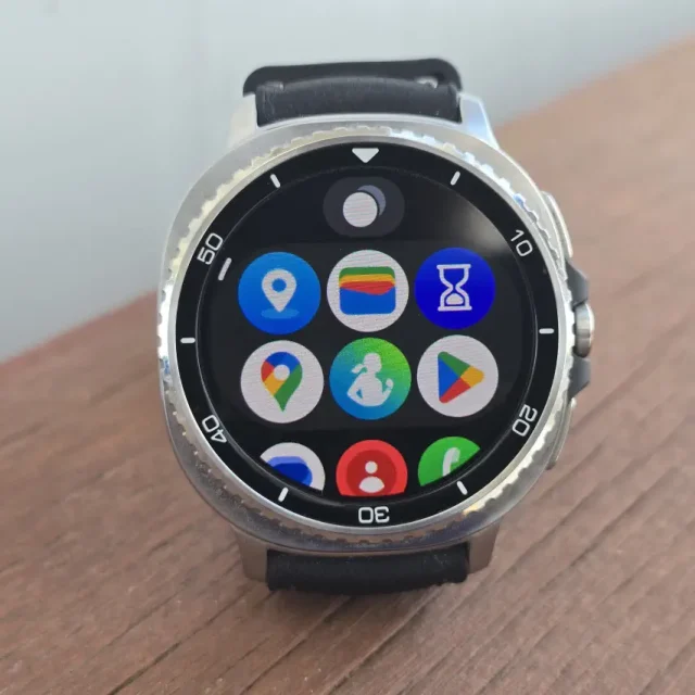 Galaxy Watch 8 Classic - תפריט אפליקציות (צילום: יאן לנגרמן, גאדג'טי)