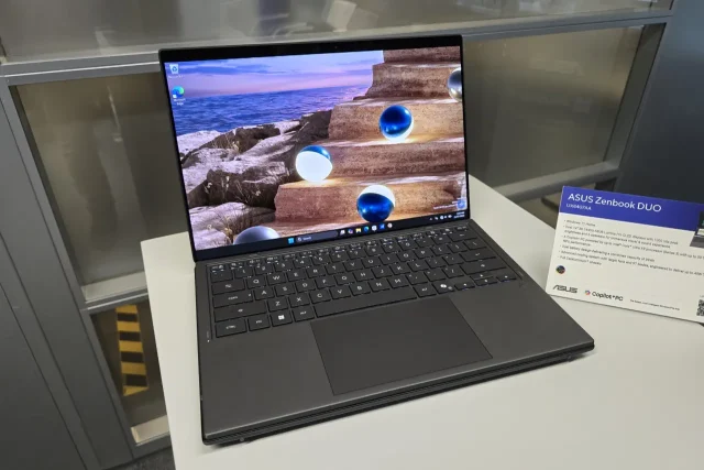 נייד Zenbook DUO (צילום: יאן לנגרמן, גאדג’טי)