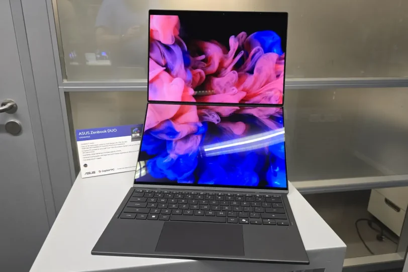 נייד Zenbook DUO (צילום: יאן לנגרמן, גאדג’טי)
