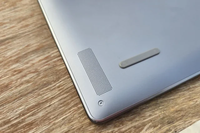 Yoga 9 2in1 – תקריב רמקול תחתון (צילום: יאן לנגרמן, גאדג'טי)