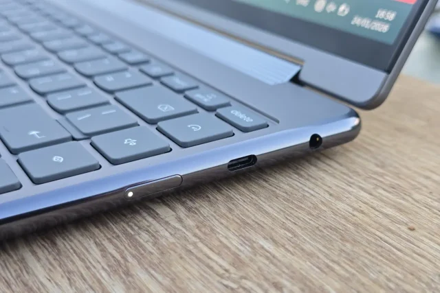 Yoga 9 2in1 – חיבורים מימין (צילום: יאן לנגרמן, גאדג'טי)