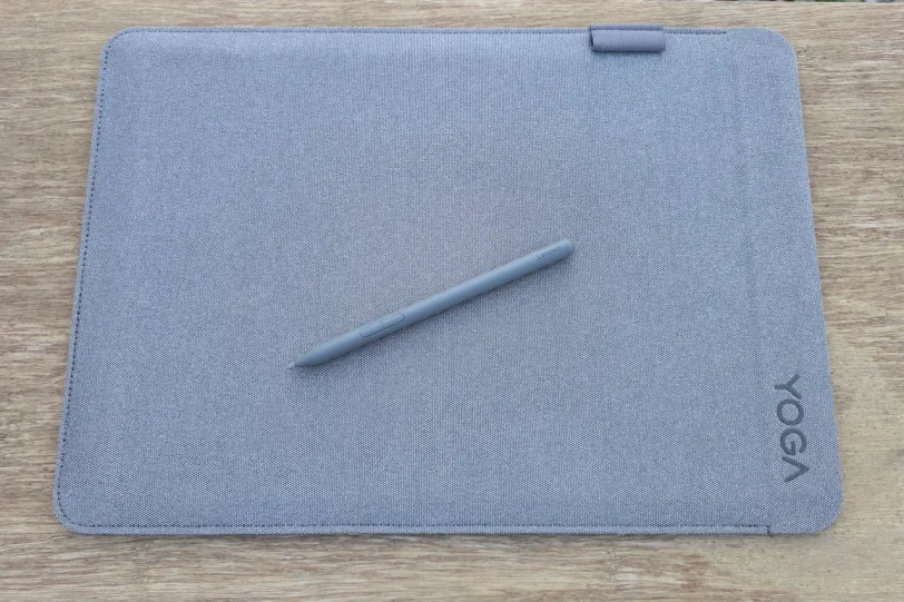 Yoga 9 2in1 – שרוול נשיאה ועט (צילום: יאן לנגרמן, גאדג'טי)