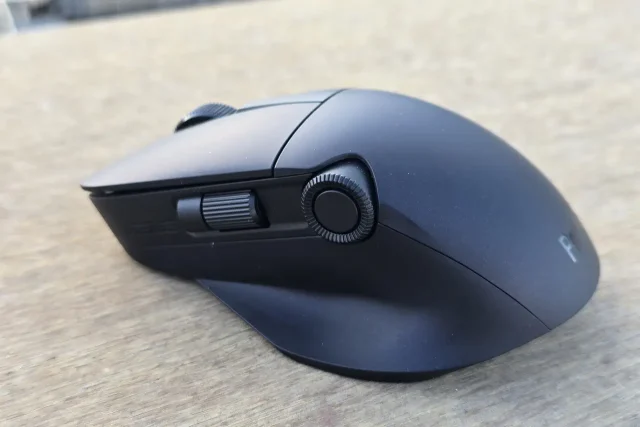עכבר ה-ProArt Mouse MD300 (צילום: יאן לנגרמן, גאדג'טי)