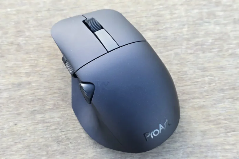עכבר ה-ProArt Mouse MD300 (צילום: יאן לנגרמן, גאדג'טי)