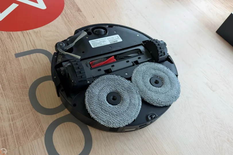 שואב-שוטף רובוטי Roborock Saros 20 (צילום: רונן מנדזיצקי)