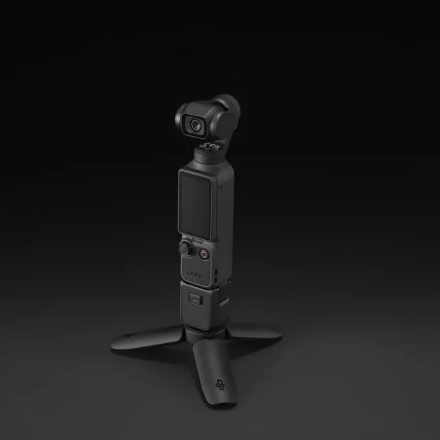 DJI Osmo Pocket 4 עם מיני חצובה (מקור DJI)