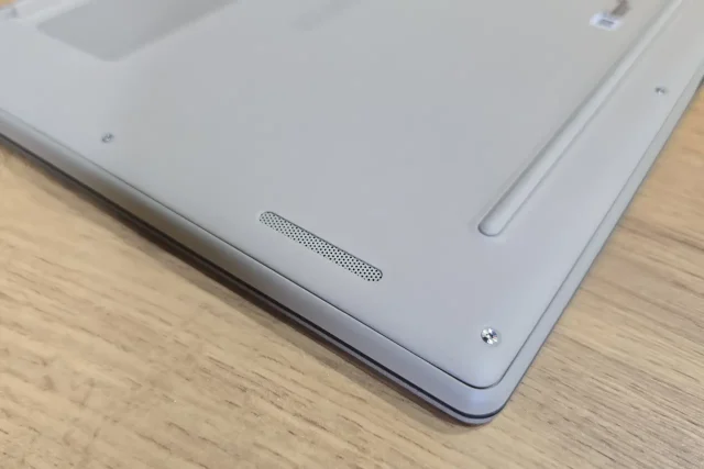 Zenbook A14 – רמקול (צילום: יאן לנגרמן, גאדג’טי)