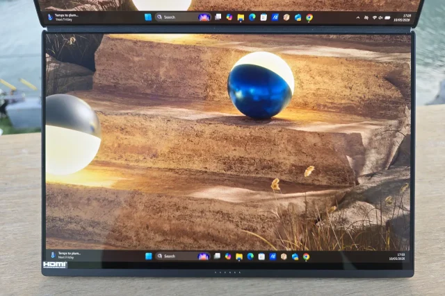 Zenbook DUO – מסך תחתון (צילום: יאן לנגרמן, גאדג’טי)