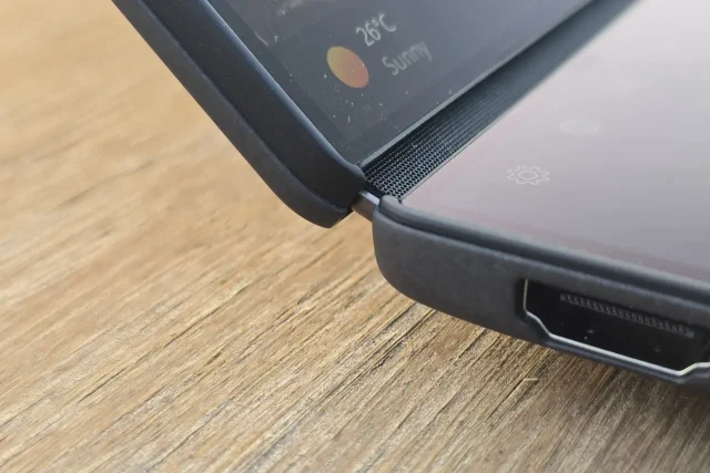Zenbook DUO – ציר מסך (צילום: יאן לנגרמן, גאדג’טי)