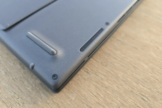 Zenbook DUO – רמקול (צילום: יאן לנגרמן, גאדג’טי)