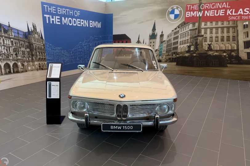 ה-Neue Klasse המקורית של BMW מ-1961 (צילום: רונן מנדזיצקי)
