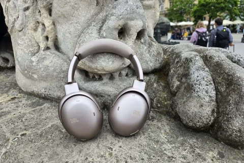 אוזניות JBL Tour One M3 Smart Tx (גאדג'טי, צילום: יאן לנגרמן)