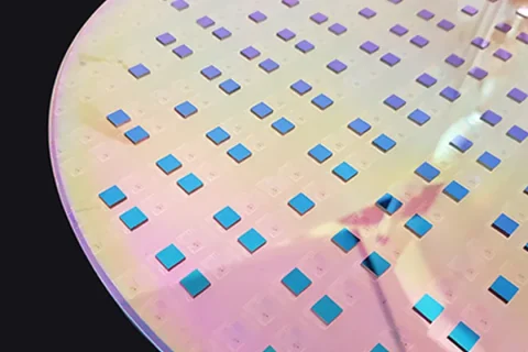 חיבור היברידי Die-to-Wafer (מקור CEA-Leti)