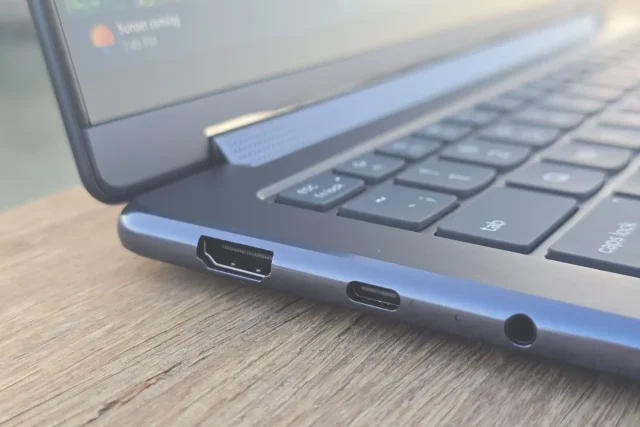 Yoga 9 – חיבורים משמאל (צילום: יאן לנגרמן, גאדג’טי)