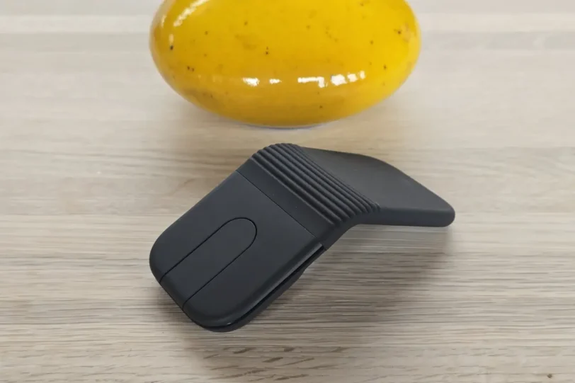 עכבר Logitech Mobi Fold (צילום: יאן לנגרמן, גאדג'טי)