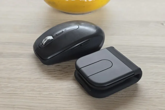 Mobi Fold מול MX Anywhere 3S (צילום: יאן לנגרמן, גאדג'טי)