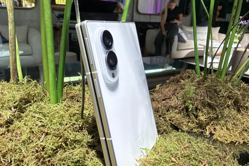 Galaxy Z Fold8 (צילום: רונן מנדזיצקי)
