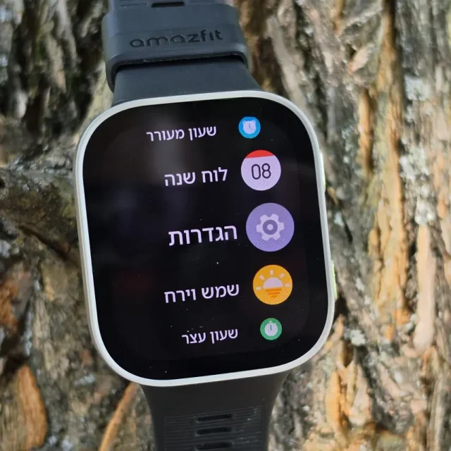 Bip Max – רשימת אפליקציות (צילום: יאן לנגרמן, גאדג'טי)