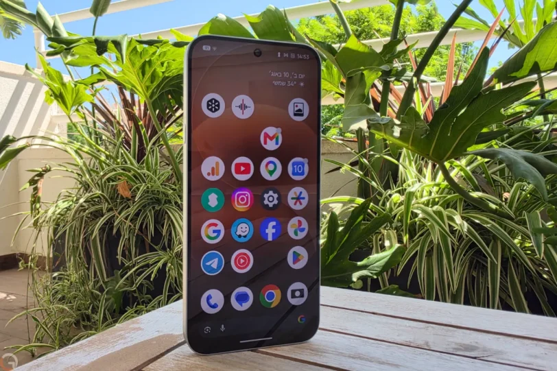 Nothing Phone 4a Pro (צילום: רונן מנדזיצקי)