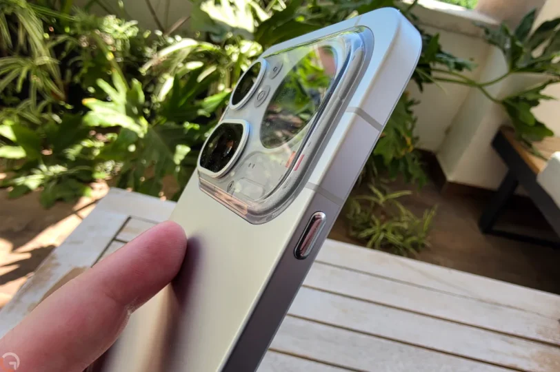 Nothing Phone 4a Pro (צילום: רונן מנדזיצקי)
