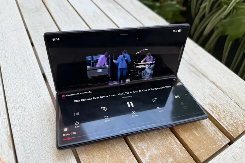 ממשק יוטיוב, Galaxy Z Fold8 Ultra (צילום: רונן מנדזיצקי)