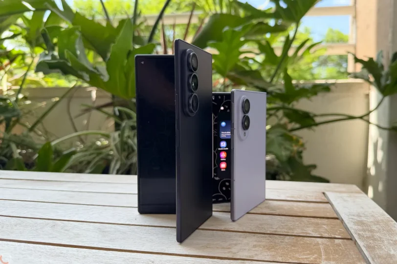 Galaxy Z Fold8 Ultra ו-Fold8 (צילום: רונן מנדזיצקי)